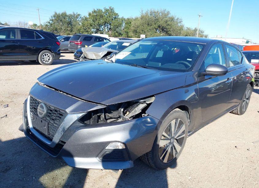 Photo 2 of 2022 Nissan Altima SV FWD (VIN 1N4BL4DV8NN384381)