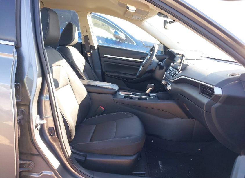 Photo 5 of 2022 Nissan Altima SV FWD (VIN 1N4BL4DV8NN384381)