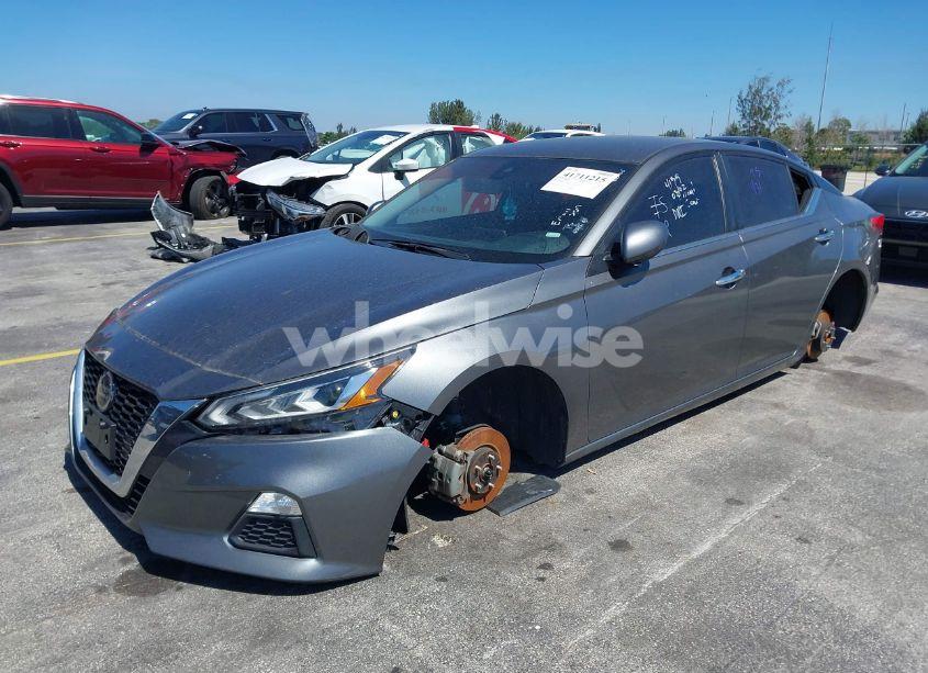 Photo 2 of 2022 Nissan Altima SV FWD (VIN 1N4BL4DV8NN388866)