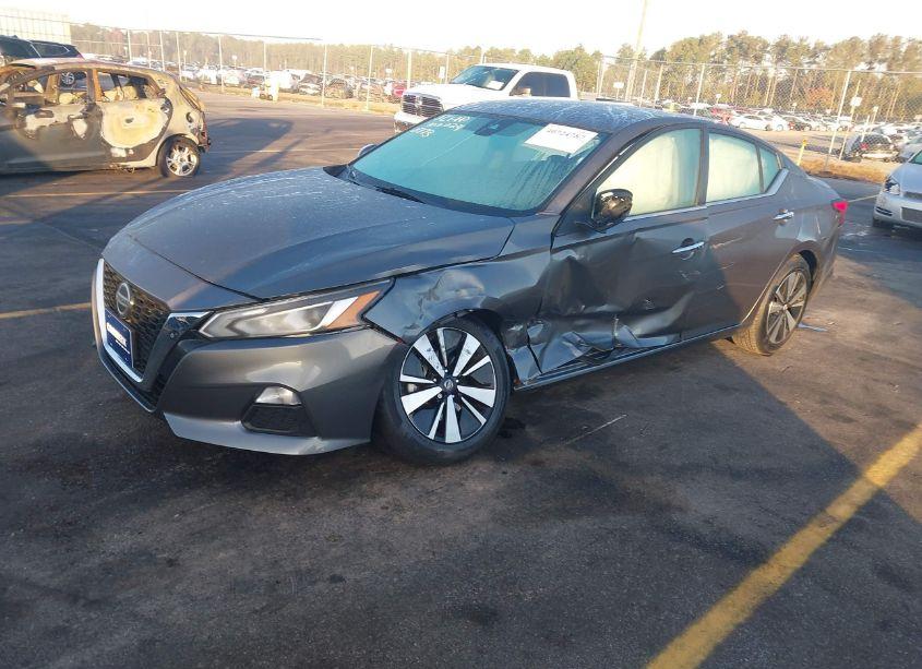 Photo 2 of 2022 Nissan Altima SV FWD (VIN 1N4BL4DV8NN400773)