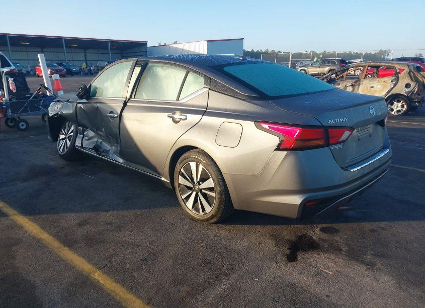 Photo 3 of 2022 Nissan Altima SV FWD (VIN 1N4BL4DV8NN400773)