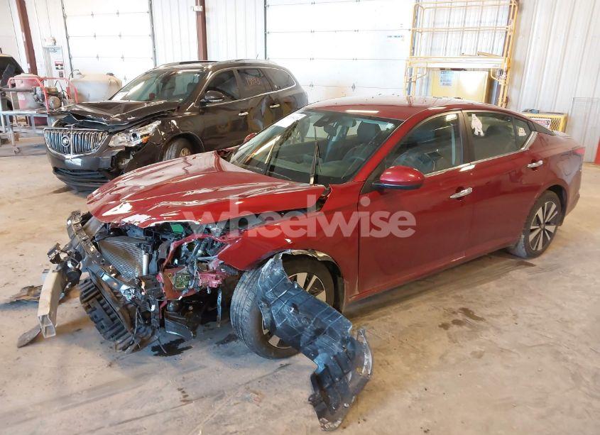Photo 2 of 2022 Nissan Altima SV FWD (VIN 1N4BL4DV8NN417699)
