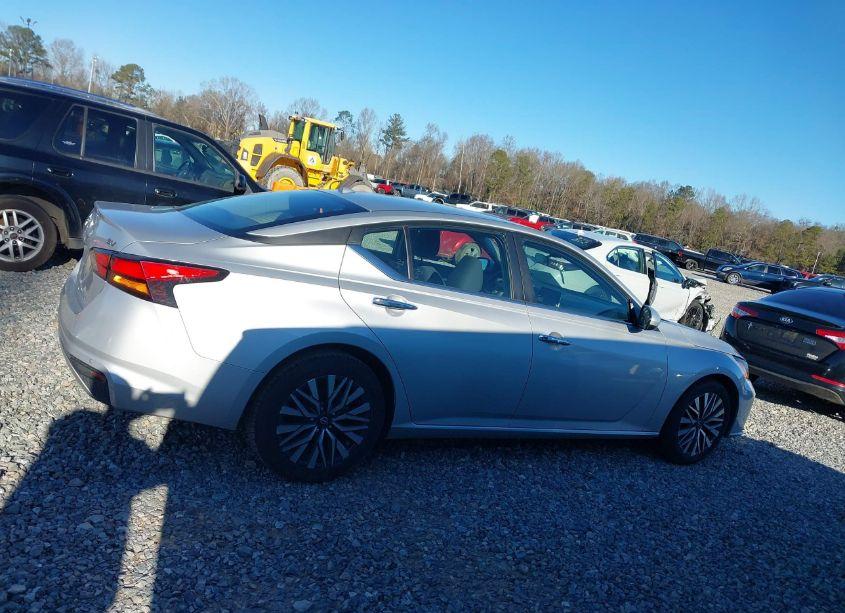 Photo 14 of 2023 Nissan Altima SV FWD (VIN 1N4BL4DV8PN337323)