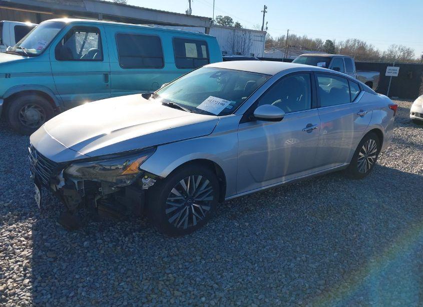 Photo 2 of 2023 Nissan Altima SV FWD (VIN 1N4BL4DV8PN337323)