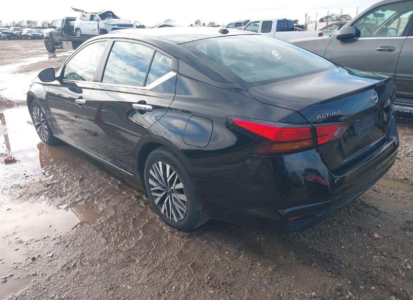 Photo 3 of 2023 Nissan Altima N/A (VIN 1N4BL4DV8PN341064)