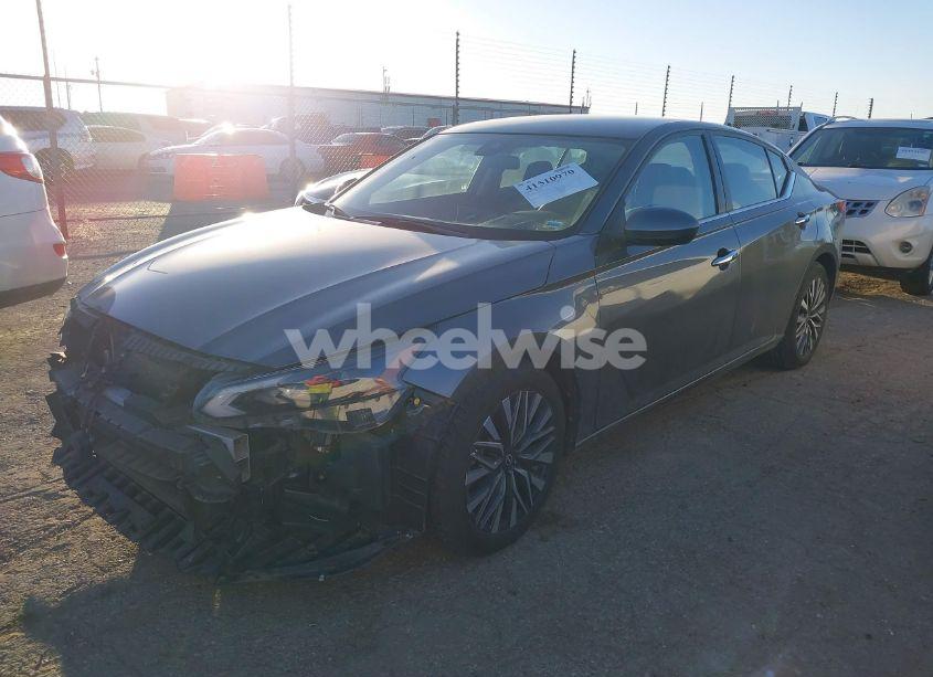 Photo 2 of 2023 Nissan Altima SV FWD (VIN 1N4BL4DV8PN346121)