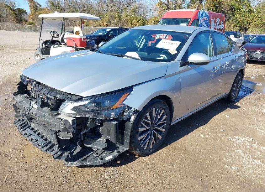 Photo 2 of 2023 Nissan Altima SV FWD (VIN 1N4BL4DV8PN364652)