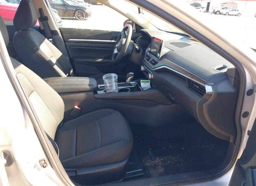 Photo 5 of 2023 Nissan Altima SV FWD (VIN 1N4BL4DV8PN364652)