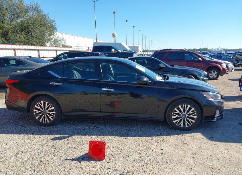 Photo 14 of 2023 Nissan Altima SV FWD (VIN 1N4BL4DV8PN366188)