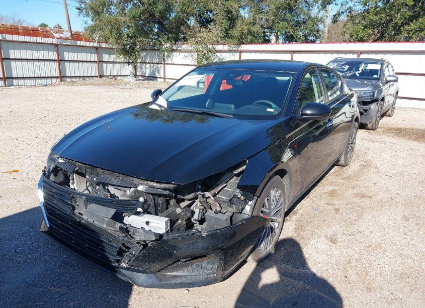 Photo 2 of 2023 Nissan Altima SV FWD (VIN 1N4BL4DV8PN366188)