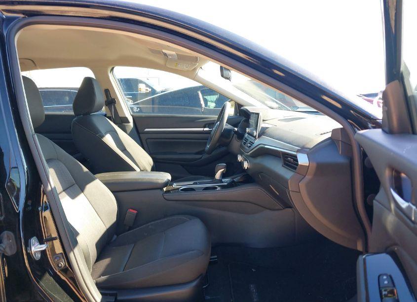 Photo 5 of 2023 Nissan Altima SV FWD (VIN 1N4BL4DV8PN366188)