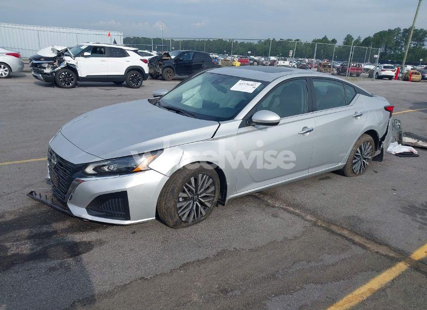 Photo 2 of 2023 Nissan Altima SV FWD (VIN 1N4BL4DV8PN379930)