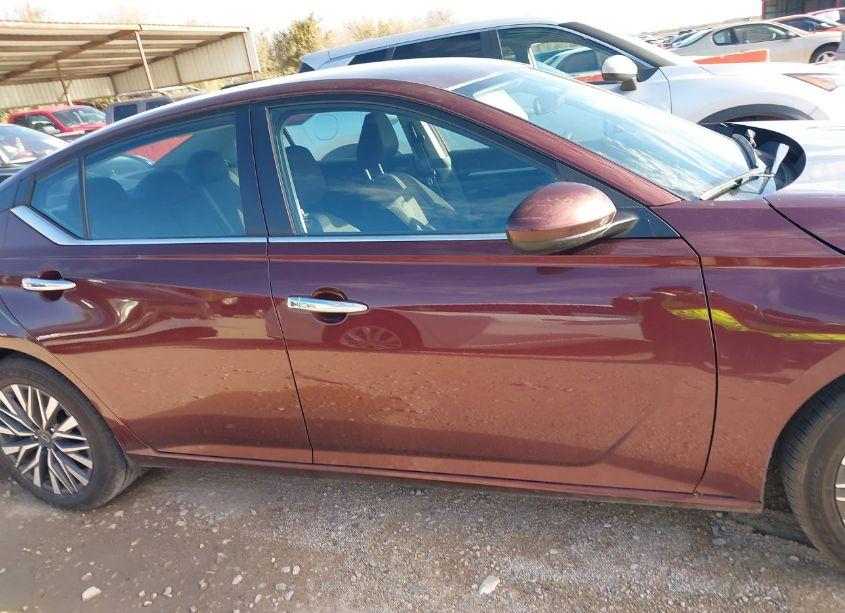 Photo 13 of 2023 Nissan Altima SV FWD (VIN 1N4BL4DV8PN383606)