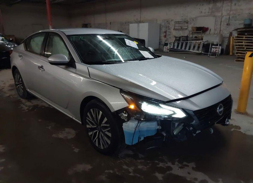 2023 Nissan Altima SV FWD (VIN 1N4BL4DV8PN385632) main photo