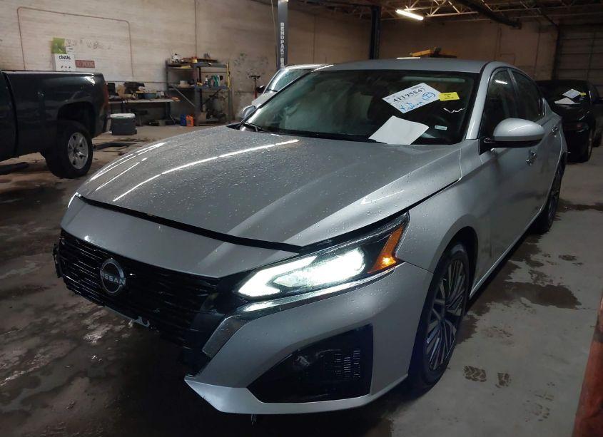 Photo 2 of 2023 Nissan Altima SV FWD (VIN 1N4BL4DV8PN385632)