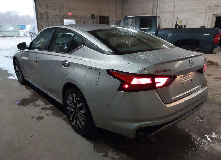 Photo 3 of 2023 Nissan Altima SV FWD (VIN 1N4BL4DV8PN385632)
