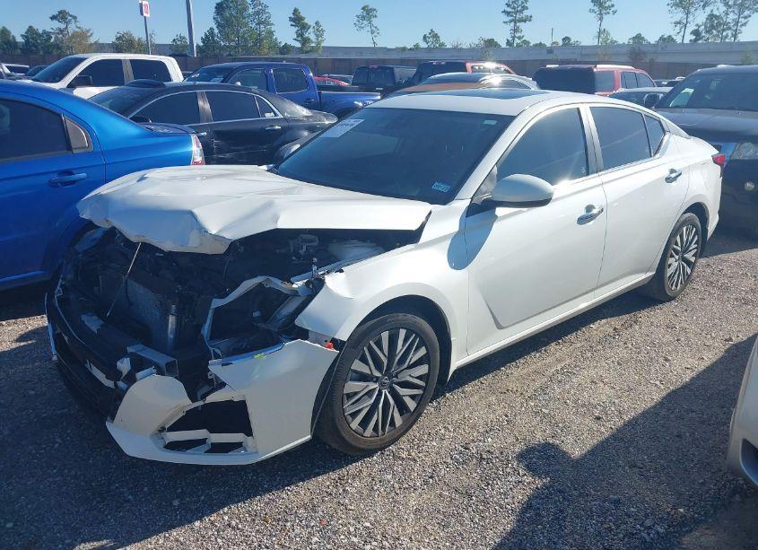 Photo 2 of 2023 Nissan Altima SV FWD (VIN 1N4BL4DV8PN423876)