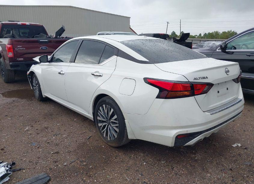 Photo 3 of 2023 Nissan Altima SV FWD (VIN 1N4BL4DV8PN423876)