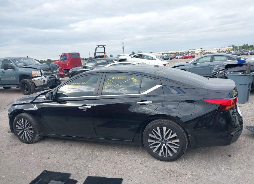 Photo 14 of 2023 Nissan Altima SV FWD (VIN 1N4BL4DV8PN424185)
