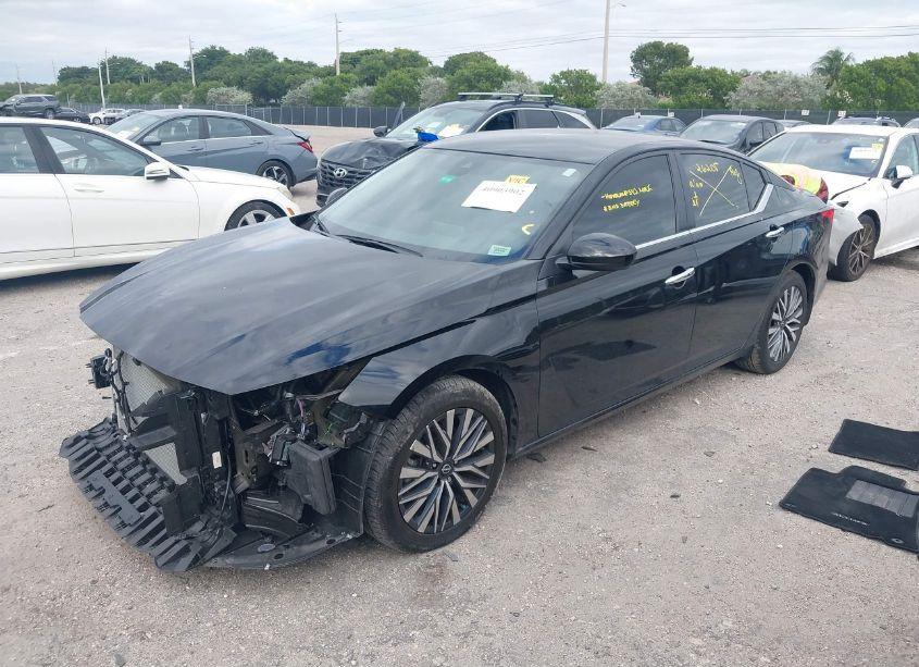 Photo 2 of 2023 Nissan Altima SV FWD (VIN 1N4BL4DV8PN424185)