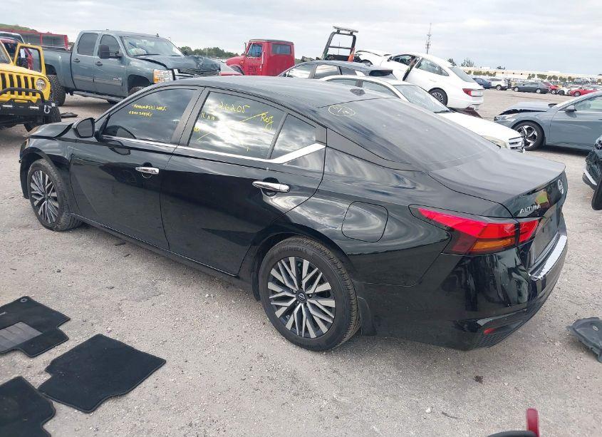 Photo 3 of 2023 Nissan Altima SV FWD (VIN 1N4BL4DV8PN424185)