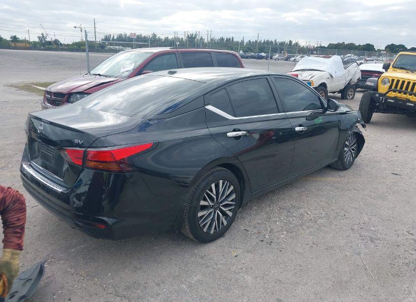 Photo 4 of 2023 Nissan Altima SV FWD (VIN 1N4BL4DV8PN424185)