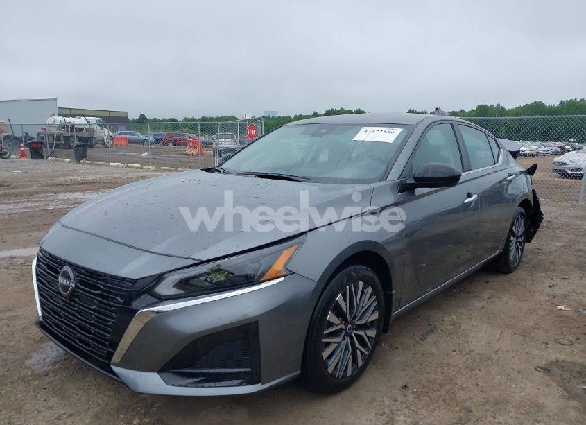 Photo 2 of 2024 Nissan Altima SV FWD (VIN 1N4BL4DV8RN331363)