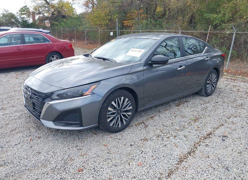 Photo 2 of 2024 Nissan Altima SV FWD (VIN 1N4BL4DV8RN354769)