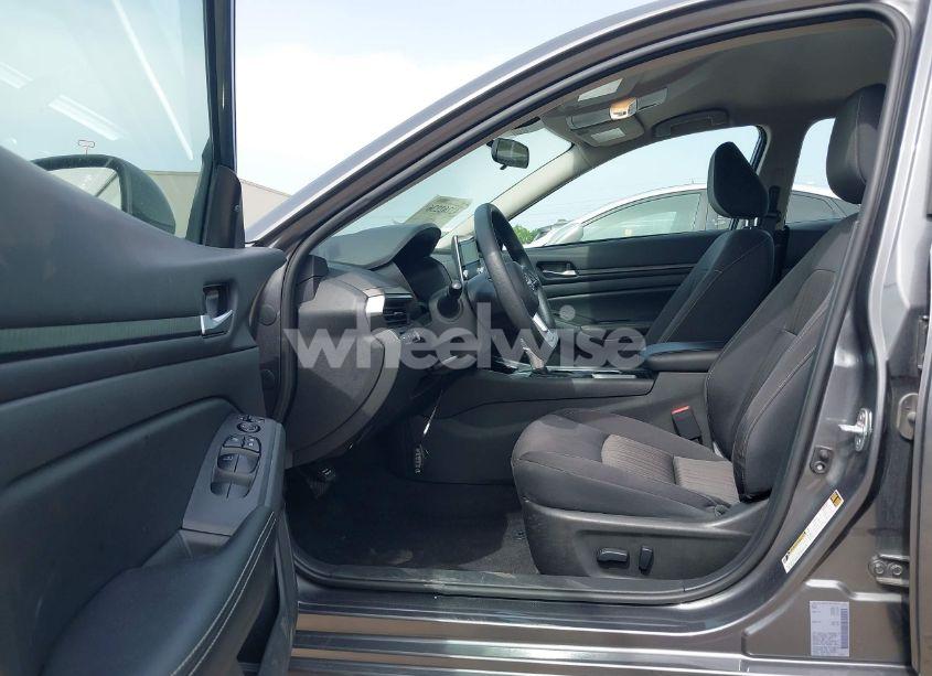 Photo 5 of 2024 Nissan Altima SV FWD (VIN 1N4BL4DV8RN370955)