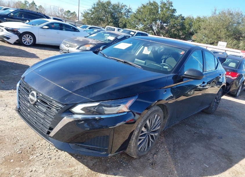 Photo 2 of 2024 Nissan Altima SV FWD (VIN 1N4BL4DV8RN377419)