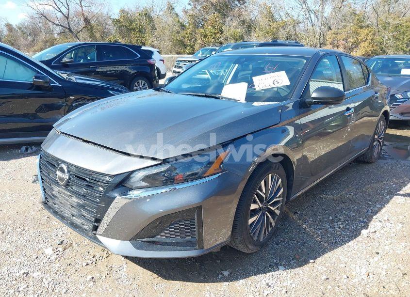 Photo 2 of 2024 Nissan Altima SV FWD (VIN 1N4BL4DV8RN424271)