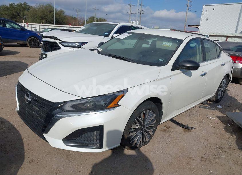 Photo 2 of 2025 Nissan Altima SV FWD (VIN 1N4BL4DV8SN307232)