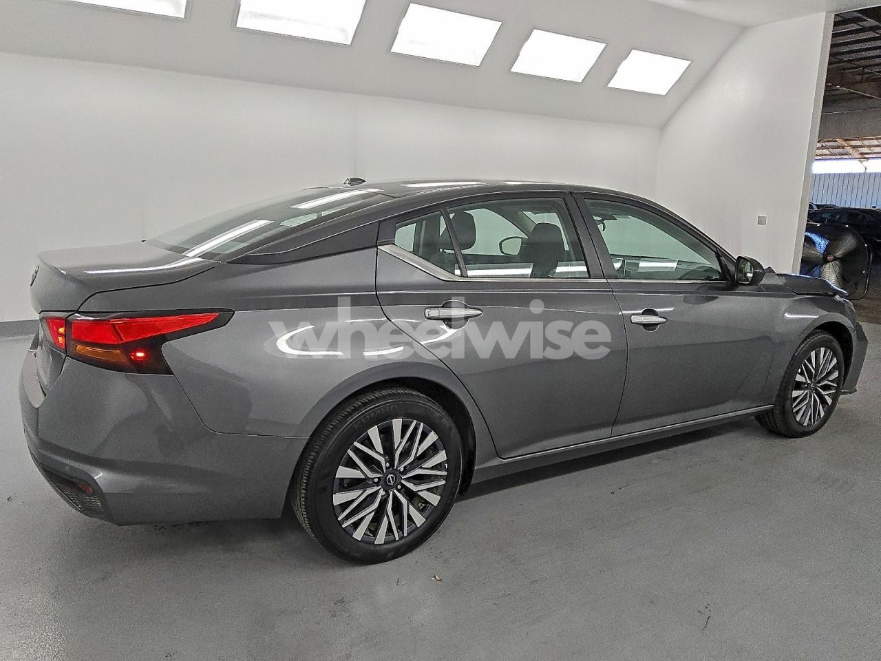 Photo 3 of 2025 NISSAN ALTIMA SV (VIN 1N4BL4DV8SN337363)