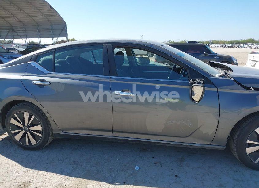 Photo 13 of 2021 Nissan Altima SV FWD (VIN 1N4BL4DV9MN308795)