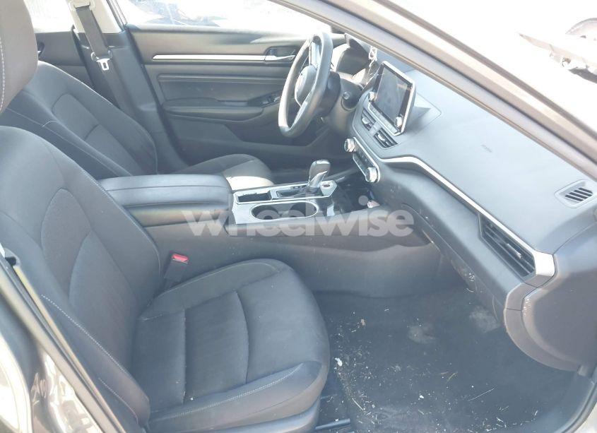 Photo 5 of 2021 Nissan Altima SV FWD (VIN 1N4BL4DV9MN308795)