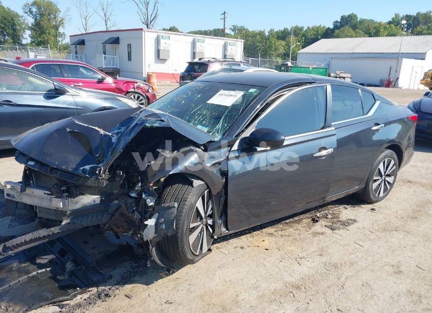 Photo 2 of 2021 Nissan Altima SV FWD (VIN 1N4BL4DV9MN326777)