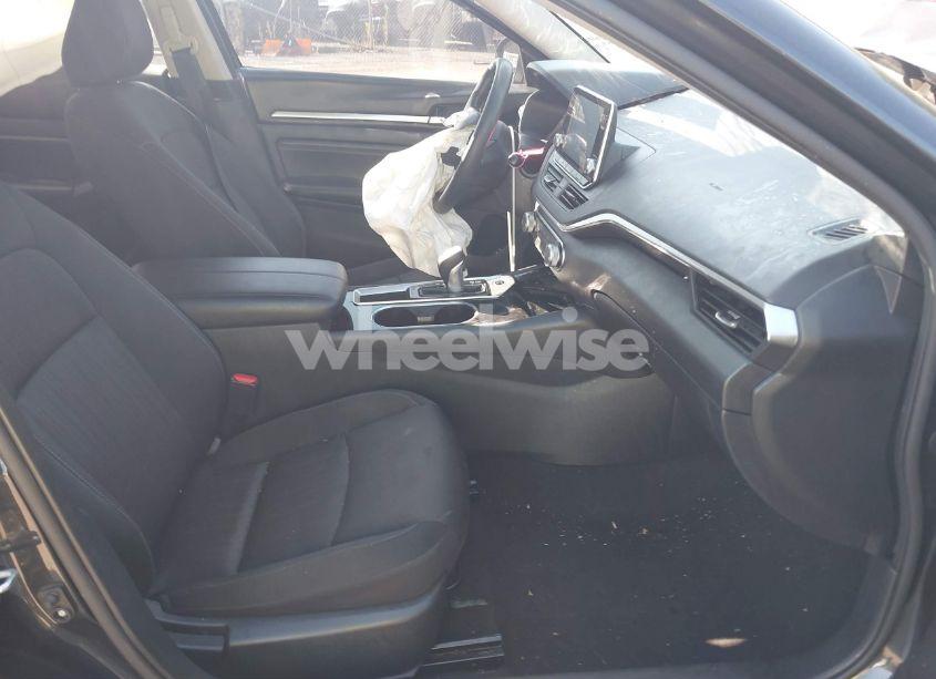 Photo 5 of 2021 Nissan Altima SV FWD (VIN 1N4BL4DV9MN326777)