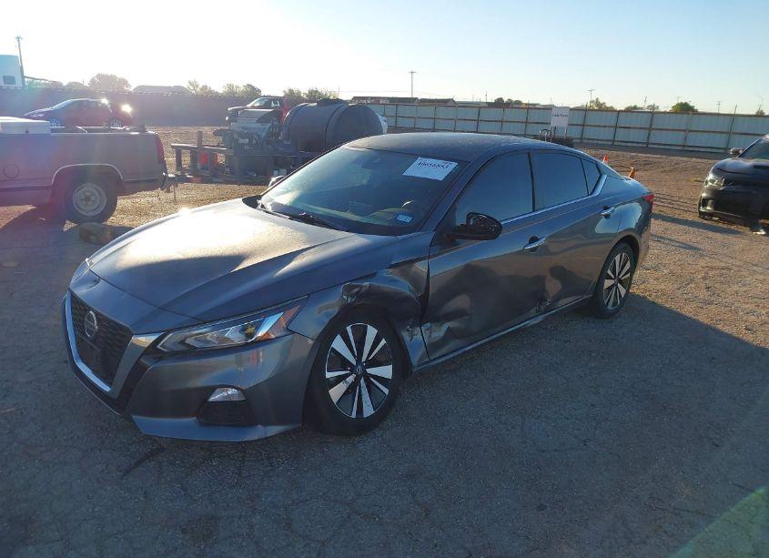 Photo 2 of 2021 Nissan Altima SV FWD (VIN 1N4BL4DV9MN343241)