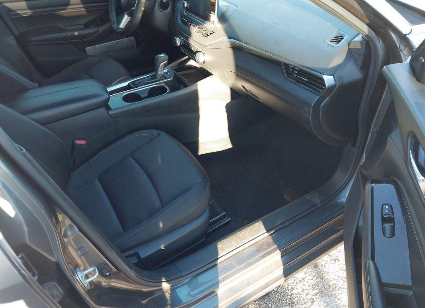 Photo 5 of 2021 Nissan Altima SV FWD (VIN 1N4BL4DV9MN343241)