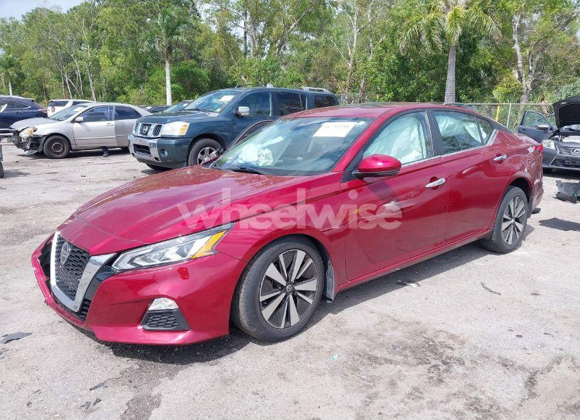 Photo 2 of 2021 Nissan Altima SV FWD (VIN 1N4BL4DV9MN370021)