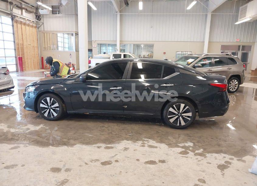 Photo 14 of 2021 Nissan Altima SV FWD (VIN 1N4BL4DV9MN407777)
