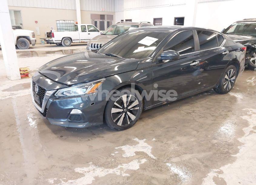 Photo 2 of 2021 Nissan Altima SV FWD (VIN 1N4BL4DV9MN407777)