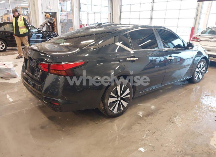 Photo 4 of 2021 Nissan Altima SV FWD (VIN 1N4BL4DV9MN407777)