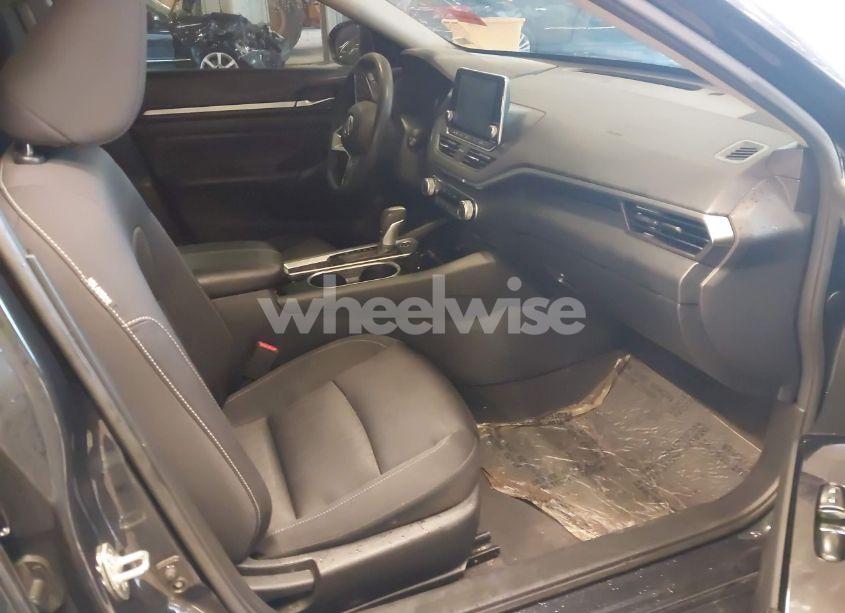 Photo 5 of 2021 Nissan Altima SV FWD (VIN 1N4BL4DV9MN407777)