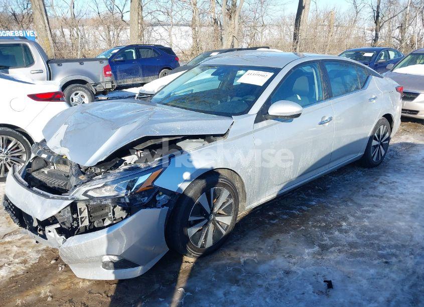 Photo 2 of 2021 Nissan Altima SV FWD (VIN 1N4BL4DV9MN410131)