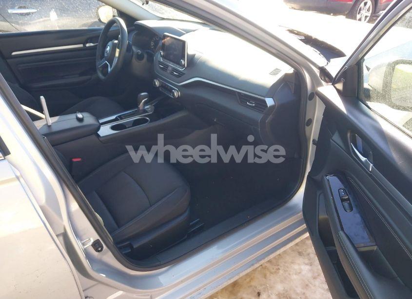 Photo 5 of 2021 Nissan Altima SV FWD (VIN 1N4BL4DV9MN410131)