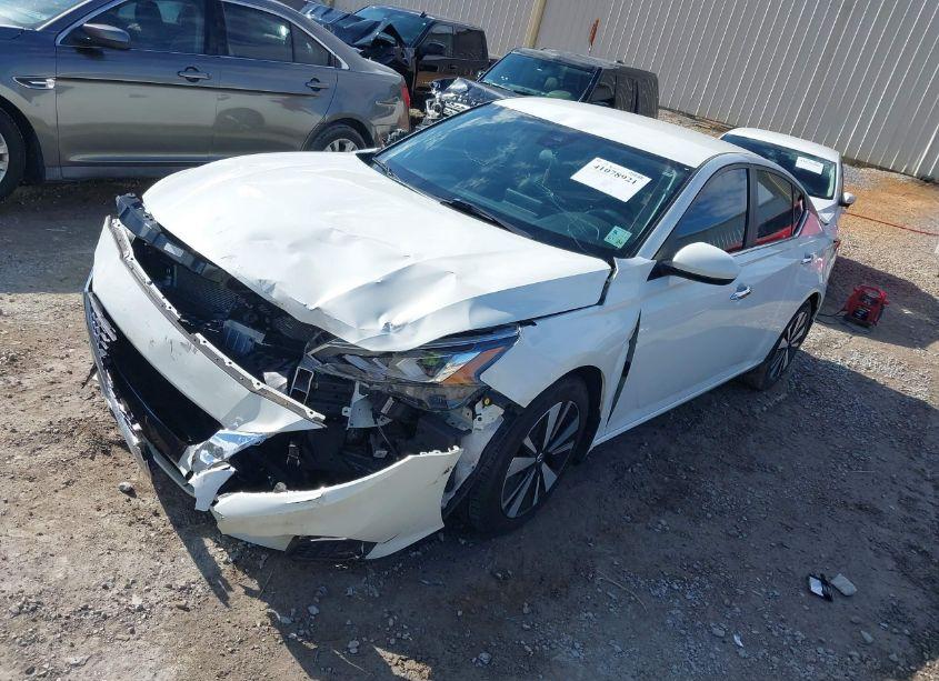 Photo 2 of 2021 Nissan Altima SV FWD (VIN 1N4BL4DV9MN415636)