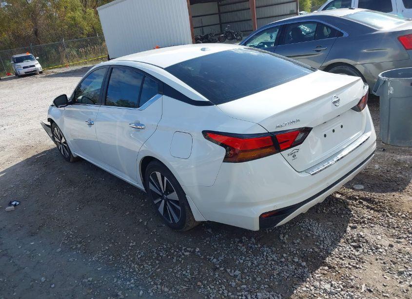 Photo 3 of 2021 Nissan Altima SV FWD (VIN 1N4BL4DV9MN415636)