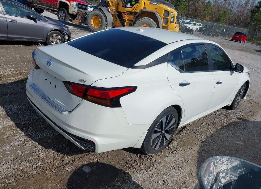 Photo 4 of 2021 Nissan Altima SV FWD (VIN 1N4BL4DV9MN415636)