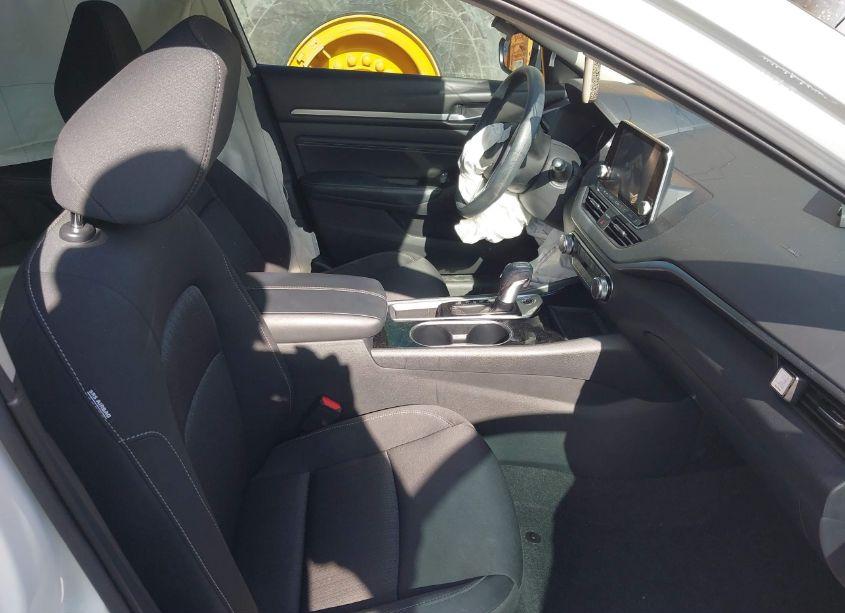 Photo 5 of 2021 Nissan Altima SV FWD (VIN 1N4BL4DV9MN415636)